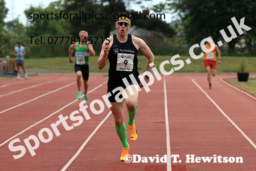 400 metres, 2025 NEMAA Track and Field, Monkton. Photo: David T. Hewitson/Sports for All Pics